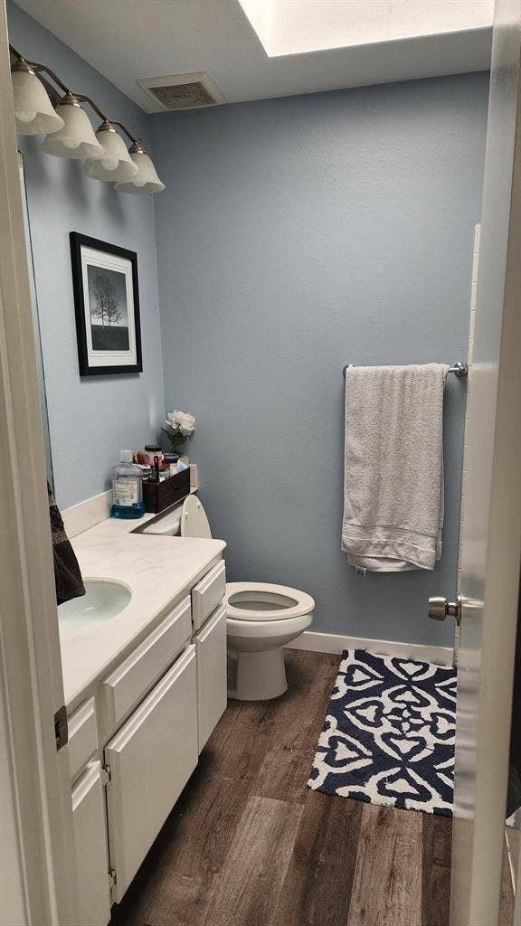 Room for rent unfurnshd. Share bth