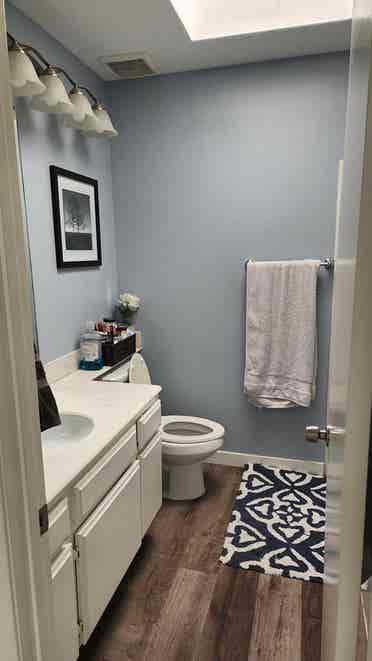 Room for rent unfurnshd. Share bth