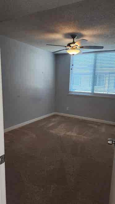 Room for rent unfurnshd. Share bth