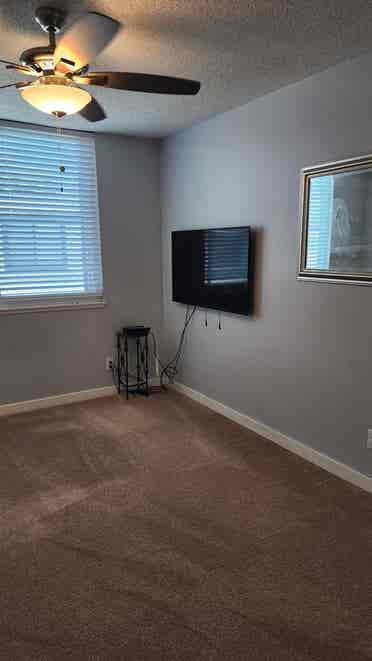 Room for rent unfurnshd. Share bth