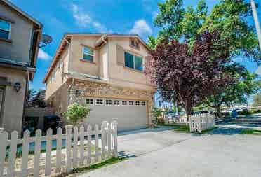 3 Rooms Available – Move-In Aug 1