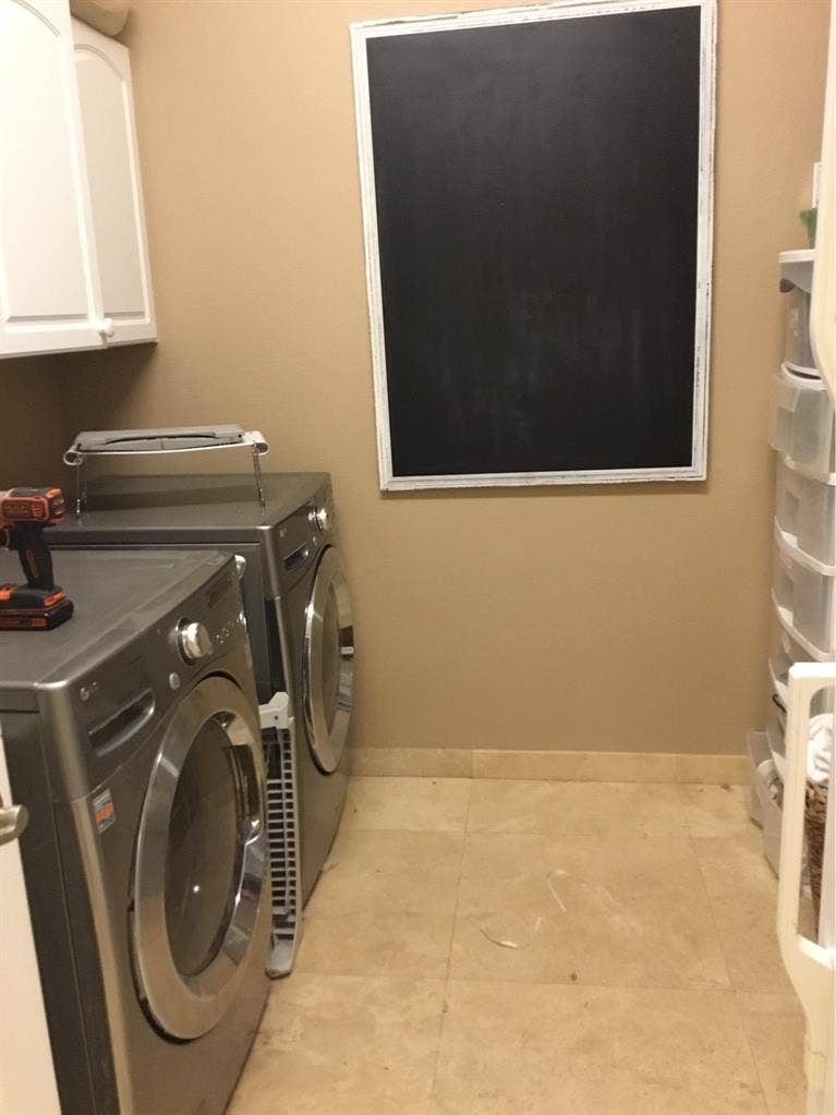 Large primary bed w private bath