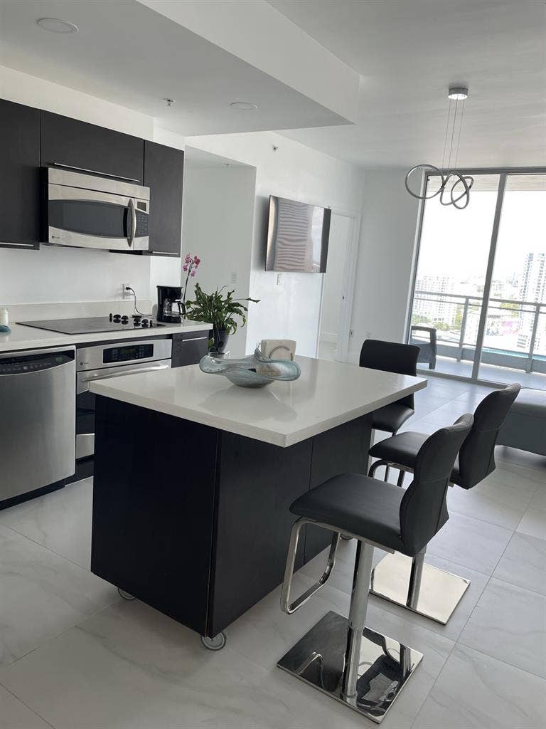 Fully Furnished room in Brickel