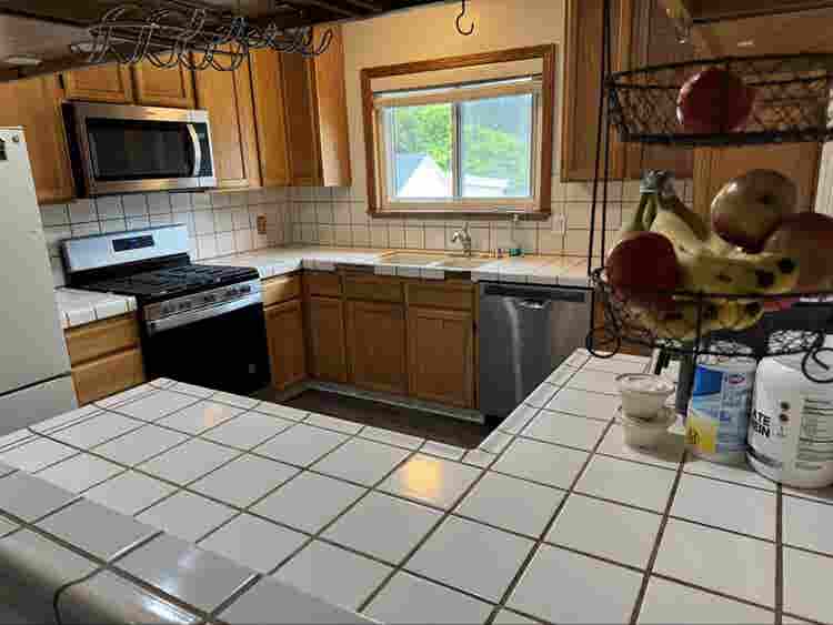 ROOM FOR RENT
MOSS BEACH $