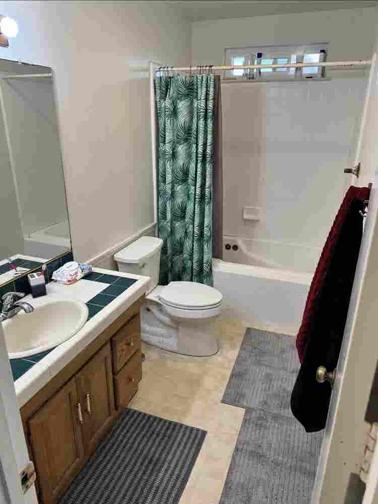 ROOM FOR RENT
MOSS BEACH $