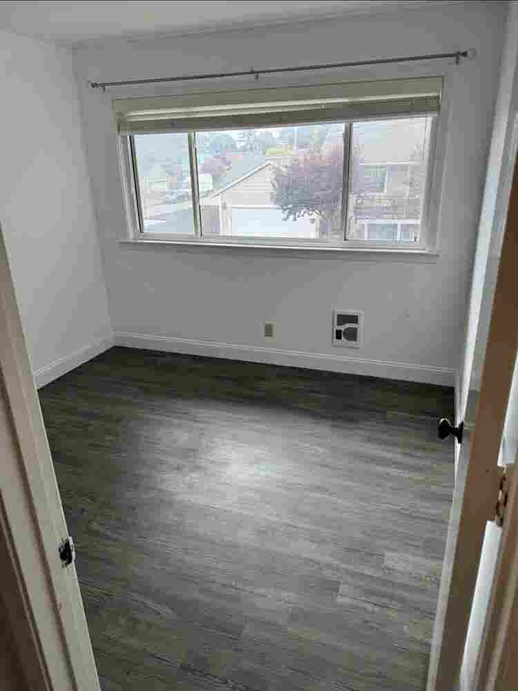 ROOM FOR RENT
MOSS BEACH $