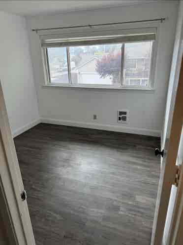 ROOM FOR RENT
MOSS BEACH $
