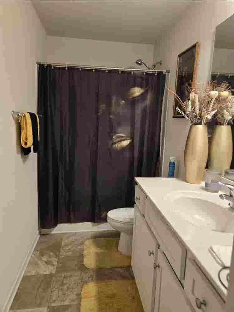 Clean bedroom for Rent.