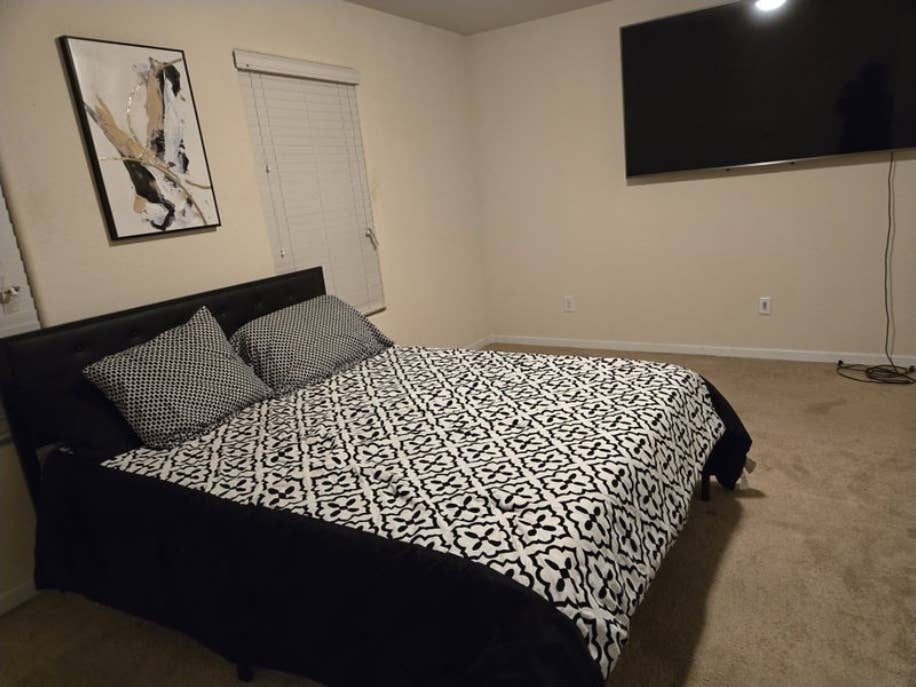 Clean bedroom for Rent.