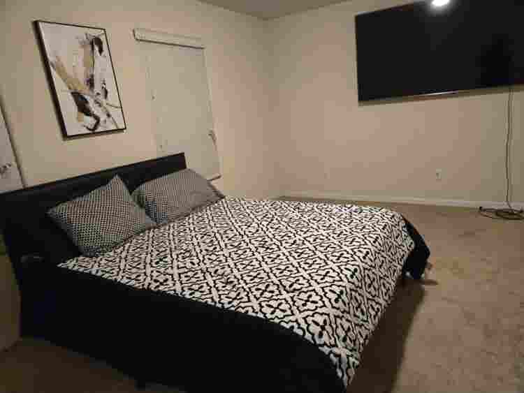 Clean bedroom for Rent.