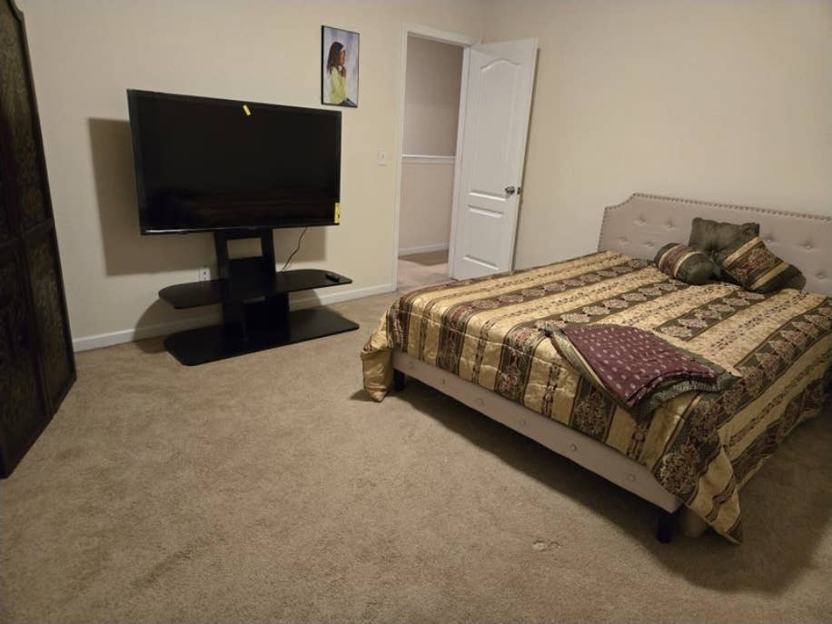 Clean bedroom for Rent.