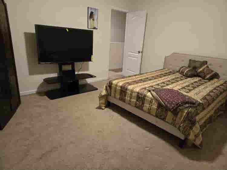 Clean bedroom for Rent.