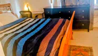 Large Master rom ownbath quiet clea