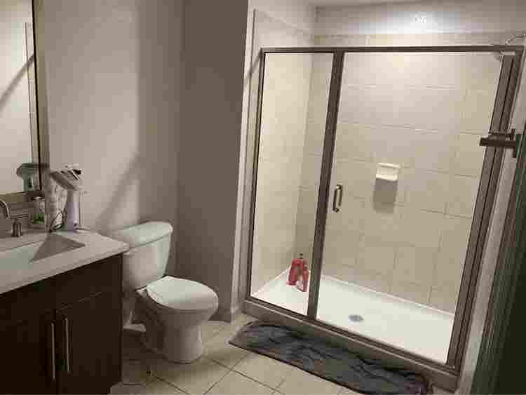 Extra room in Apartment to split