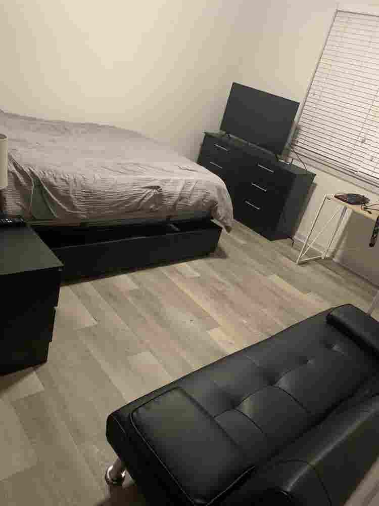 Extra room in Apartment to split