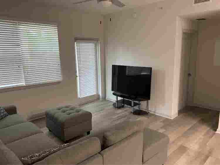 Extra room in Apartment to split