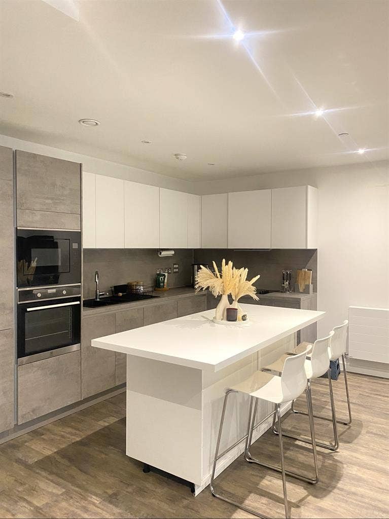 Fully furnished | Short-Term | King