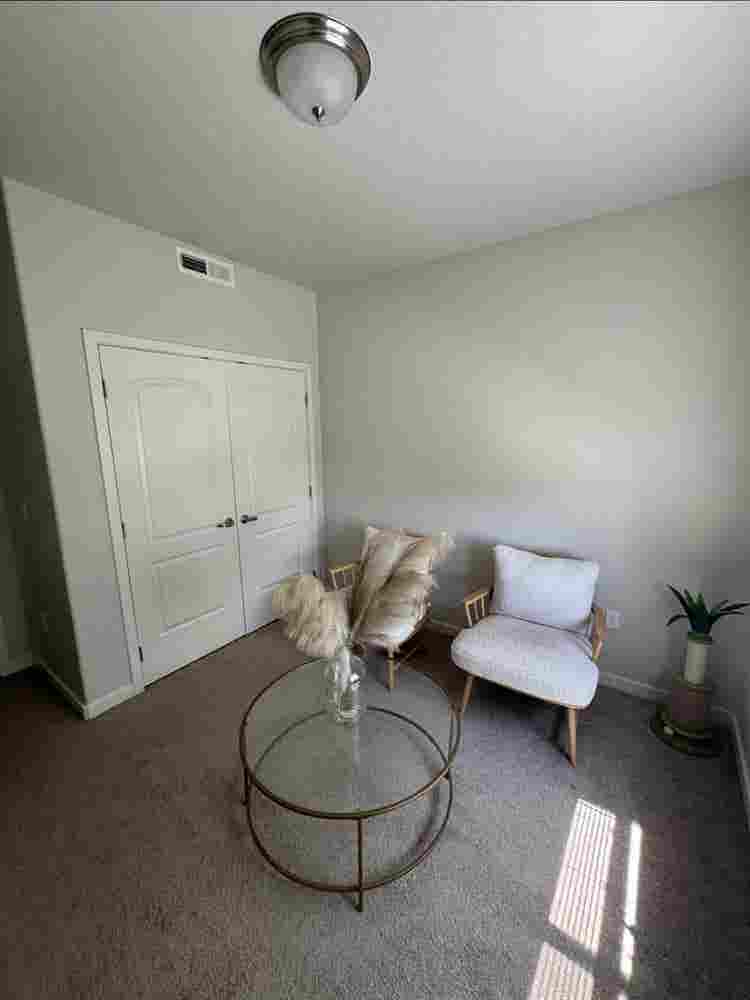 Clean room for rent Meridian