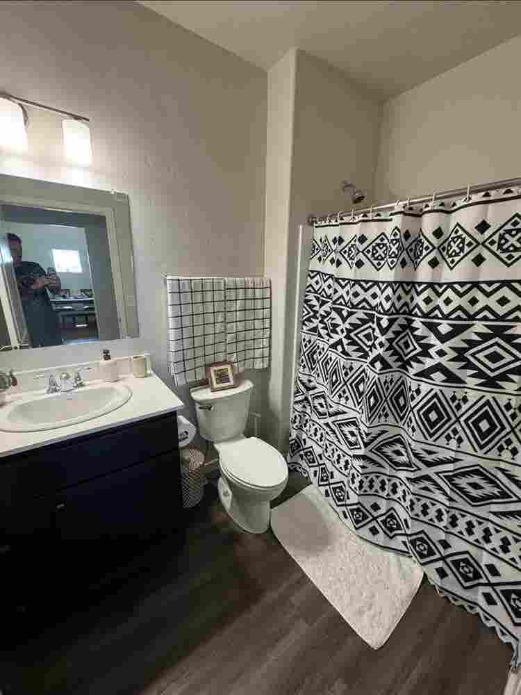 Clean room for rent Meridian
