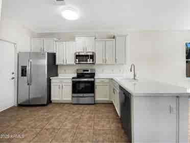 4 bedroom house available for rentt