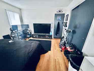 Cozy and Charming 2 Bedroom.