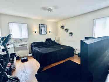 Cozy and Charming 2 Bedroom.