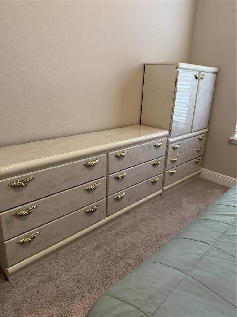 Private bedroom & shared bathroom