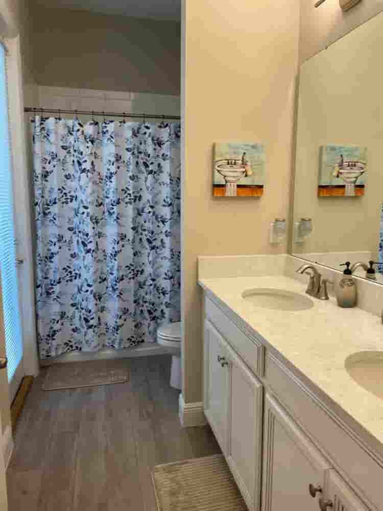 Private bedroom & shared bathroom