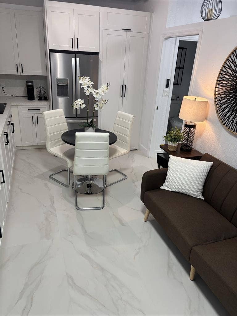Furnished Modern studio inc UTILITY