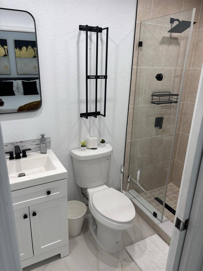 Furnished Modern studio inc UTILITY