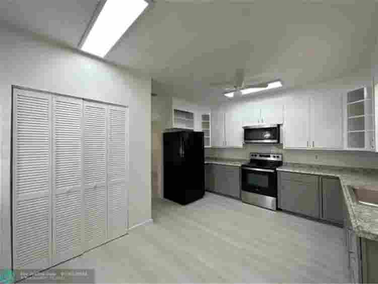 Room for Rent - $/
Month