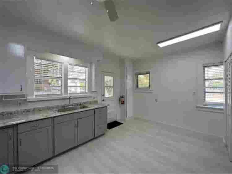 Room for Rent - $/
Month