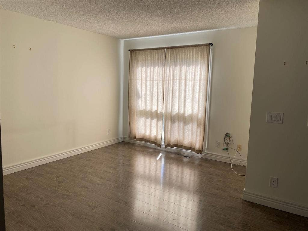 private room for rent - unfurnshied