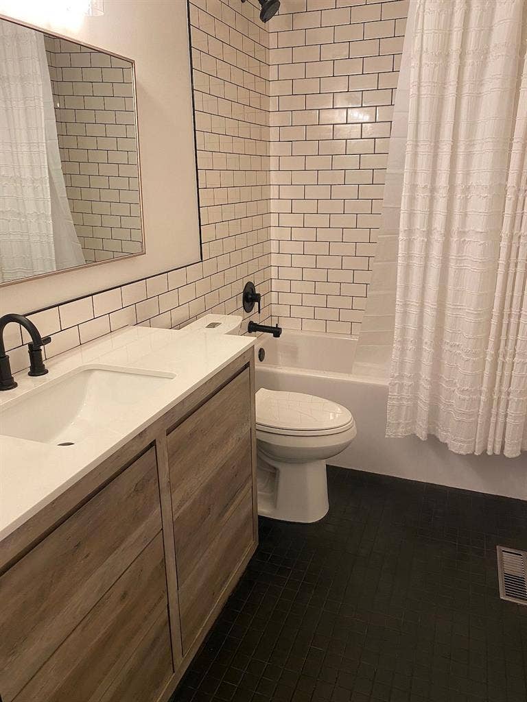private room for rent - unfurnshied