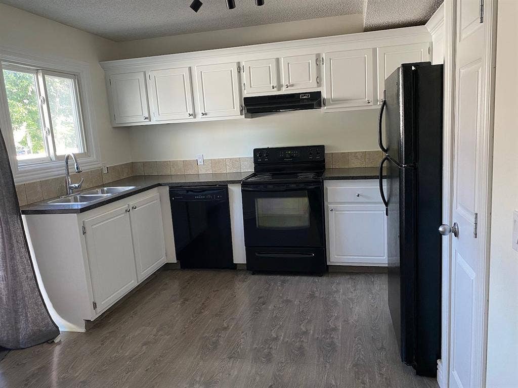 private room for rent - unfurnshied