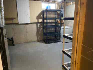private room for rent - unfurnshied