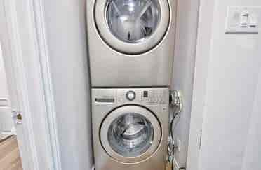 Rooms in Luxury Home in Bronte