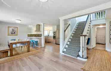Rooms in Luxury Home in Bronte