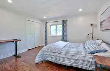 Rooms in Luxury Home in Bronte