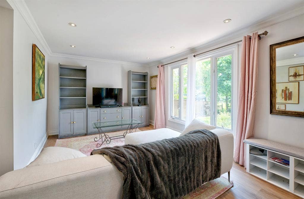 Rooms in Luxury Home in Bronte