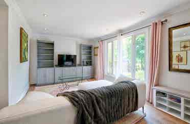 Rooms in Luxury Home in Bronte