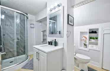 Rooms in Luxury Home in Bronte