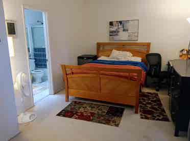 Large Master rom ownbath quiet clen