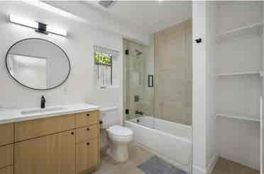 Co living share room with me