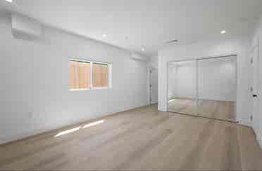 Co living share room with me