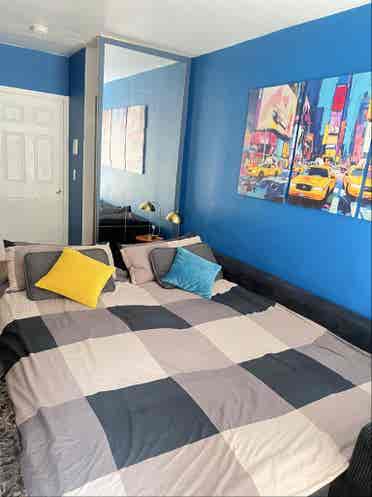 BlueRoom in Prime Manhattan!