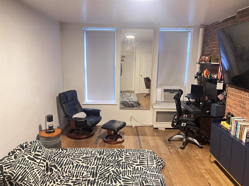 Room in Prime Manhattan Location!