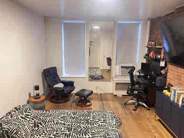 Room in Prime Manhattan Location!