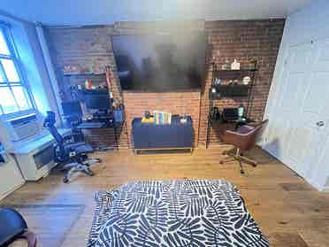 Room in Prime Manhattan Location!