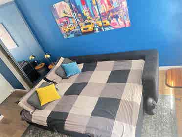 BlueRoom in Prime Manhattan!
